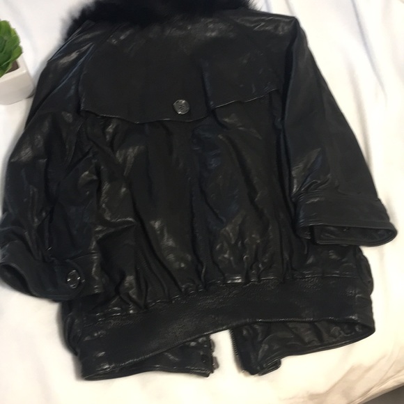 💯 Authentic Burberry Black Leather Jacket W/Fur - Picture 6 of 8