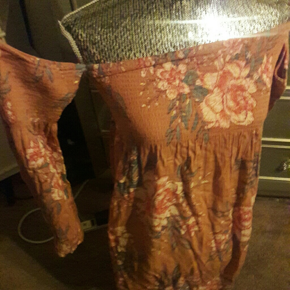 High end Boutique Brand Adorable off the shoulder on TREND TOP