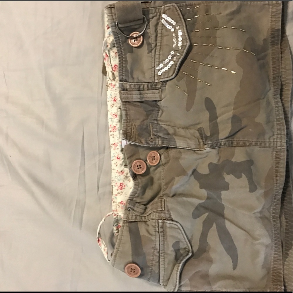 Super cute camo Hollister skort.