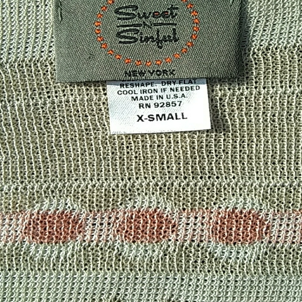 Pt small," Sweet and Sinful " slvless sweater punc