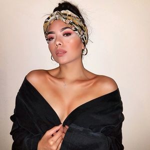 Meet your Posher, Avarxa