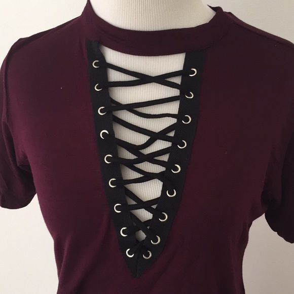 Lace Up Plunge Neckline Shift Dress in Wine - Picture 3 of 4