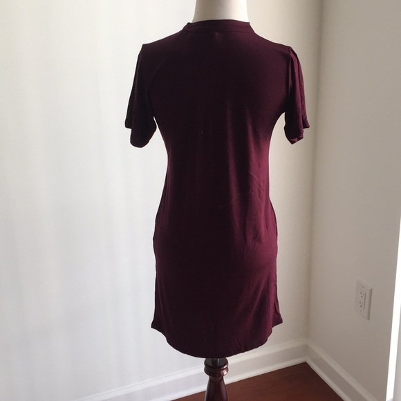 Lace Up Plunge Neckline Shift Dress in Wine - Picture 4 of 4