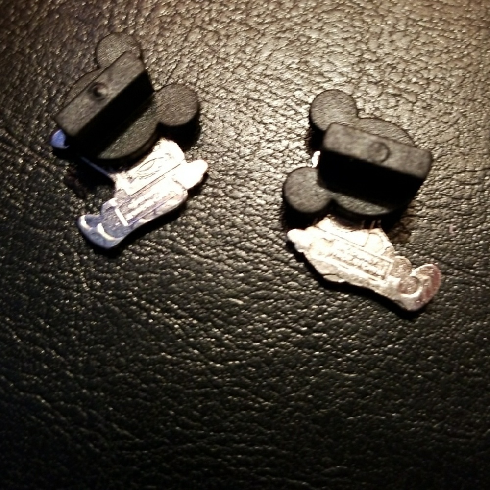 Disney Cool Characters Chip n Dale Pin - Picture 2 of 2