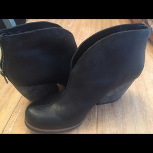 Korks Black Womens Booties, Size 7