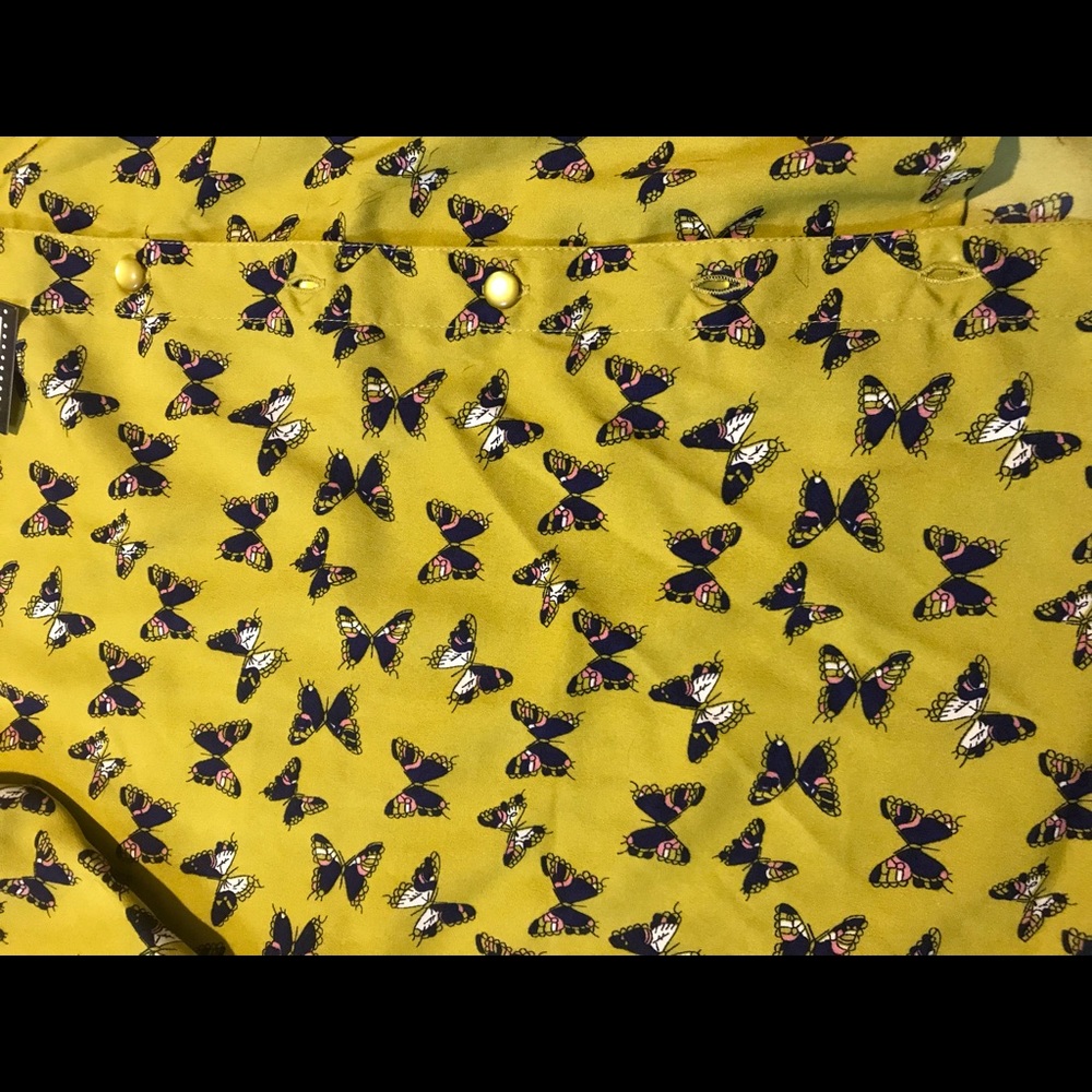 Butterfly button-up - Picture 3 of 3