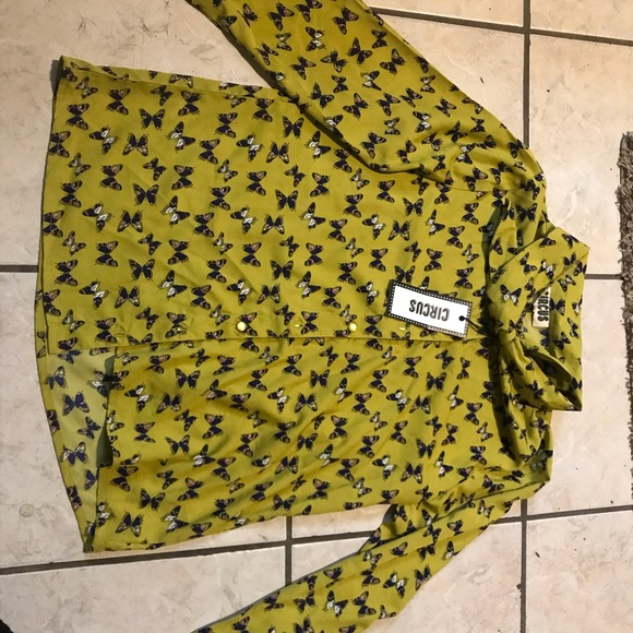 Butterfly button-up - Picture 2 of 3