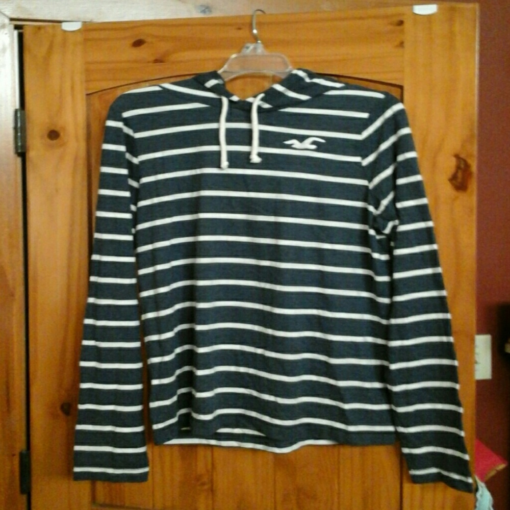 Hollister mens "T-Shirt Hoodie"great condition!!!