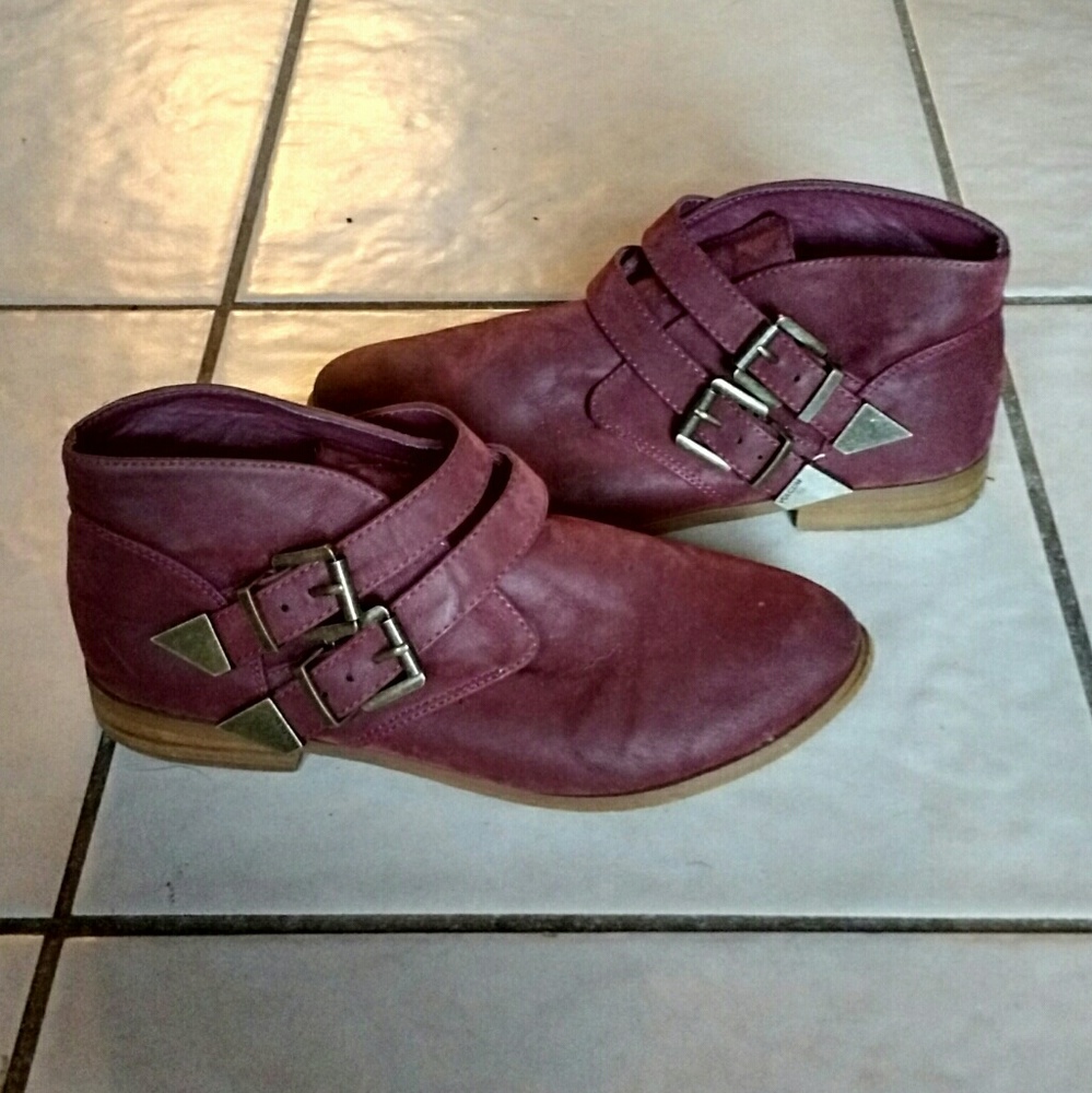 Burgundy Volcom Booties!