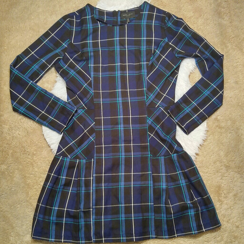 Romeo & Juliet Couture Plaid Long Sleeve Dress