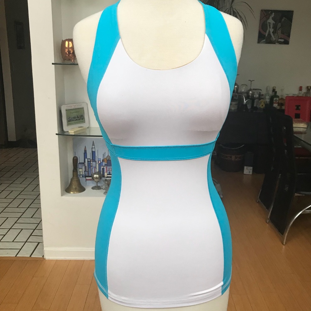 Lululemon athletica size 4 top with built in bra