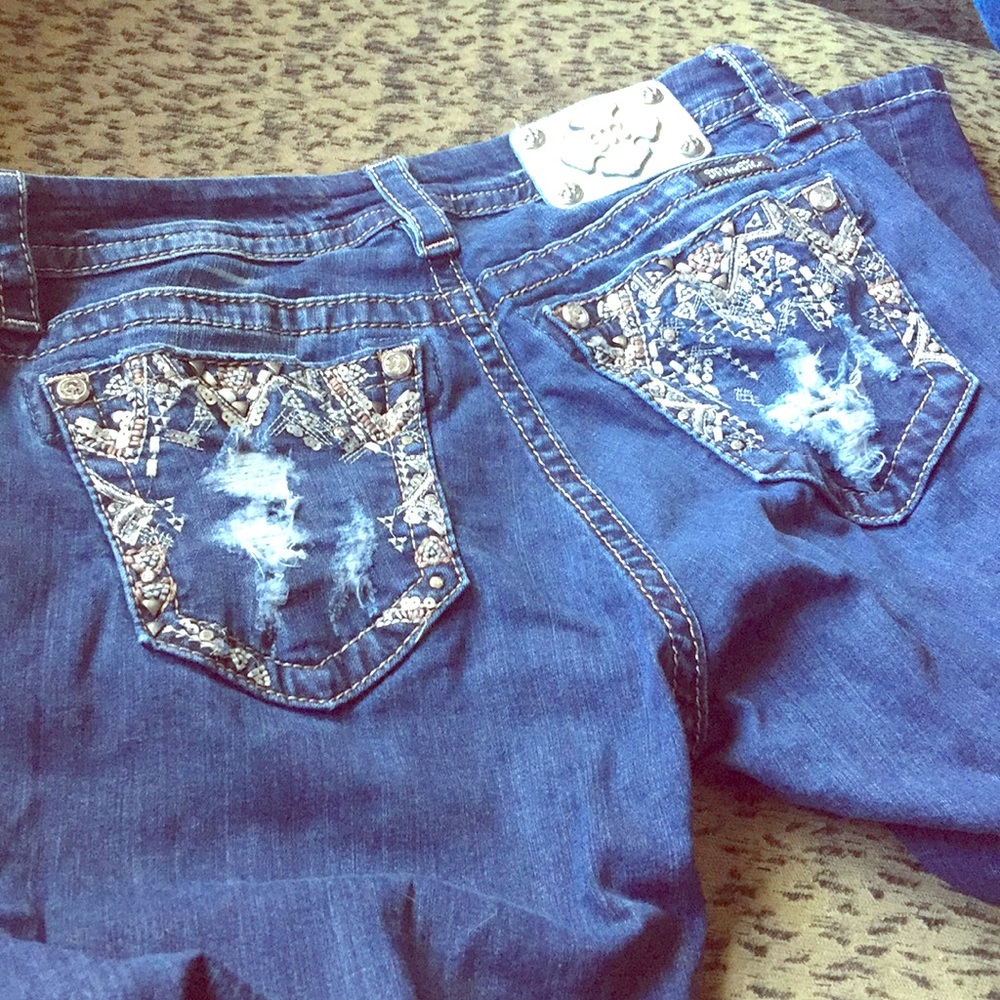 Miss me mid-rise curvy crop capris!