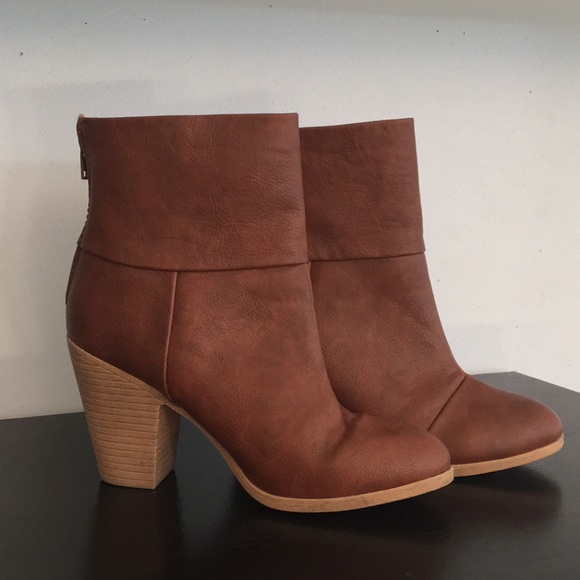 SO Shoes - Like New Cognac Boots