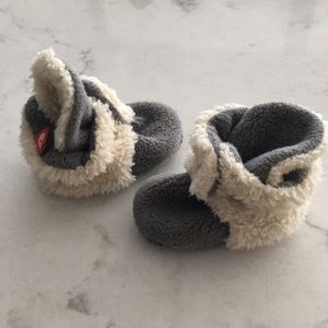 Zutano baby fleece booties