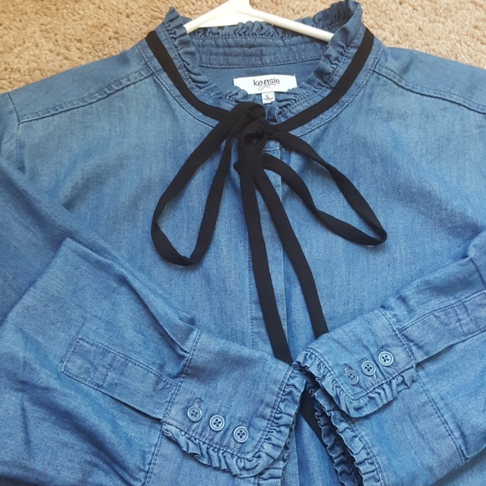 KENSIE JEANS BUTTONS DOWN SHIRT size L 😍😍
