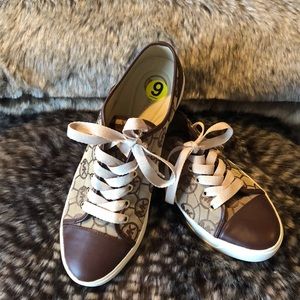 Michael Kors logo shoe size 9