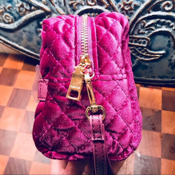 NWT BeBe DANIELLE BOXY VELVET WRISTLET gold zip 😍 - Picture 3 of 8