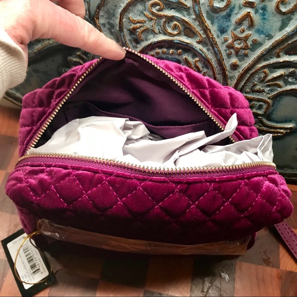 NWT BeBe DANIELLE BOXY VELVET WRISTLET gold zip 😍 - Picture 6 of 8