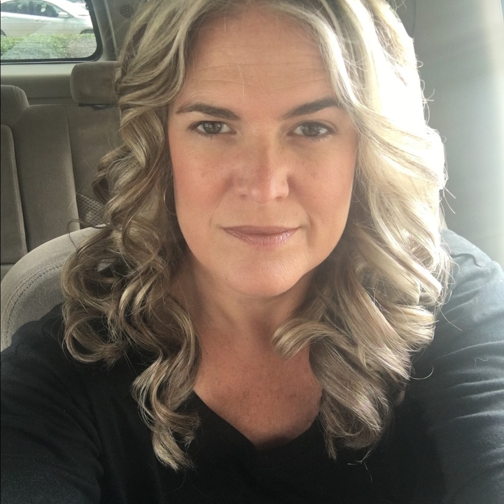 Meet your Posher, Corinne