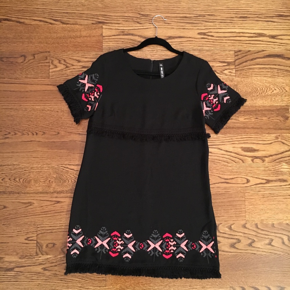 DESIGN LAB Black Dress with Floral Detail