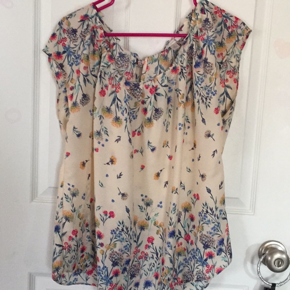 LC Lauren Conrad Tops - LC Lauren Code Beautiful Floral Blouse!