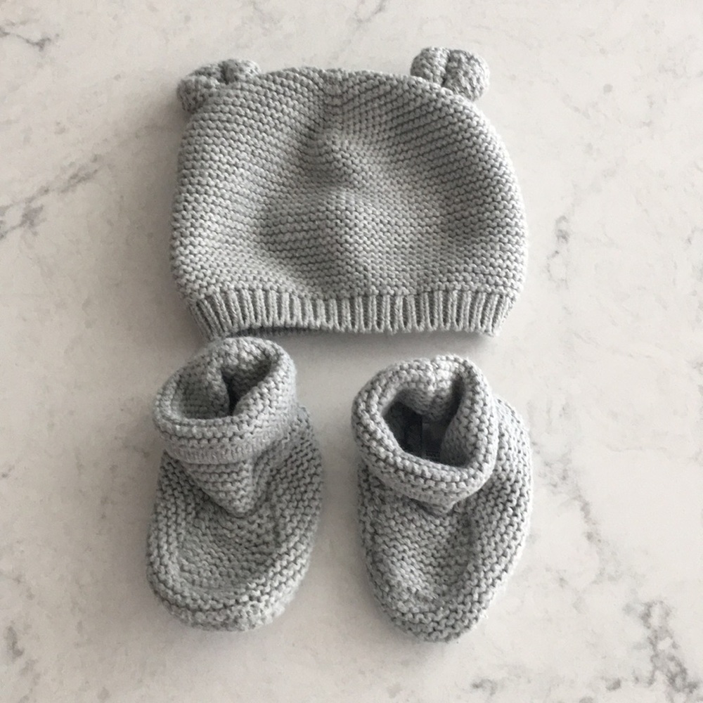 Baby Gap woven bootie and hat