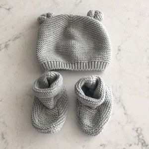 Baby Gap woven bootie and hat