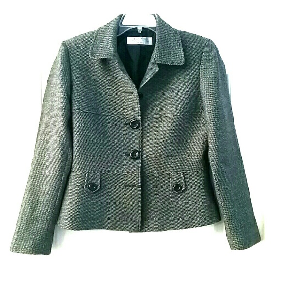 Tahari Jackets & Blazers - 🎯🎯HP🎯🎯Tahari - Authur S. Levine petite jacket