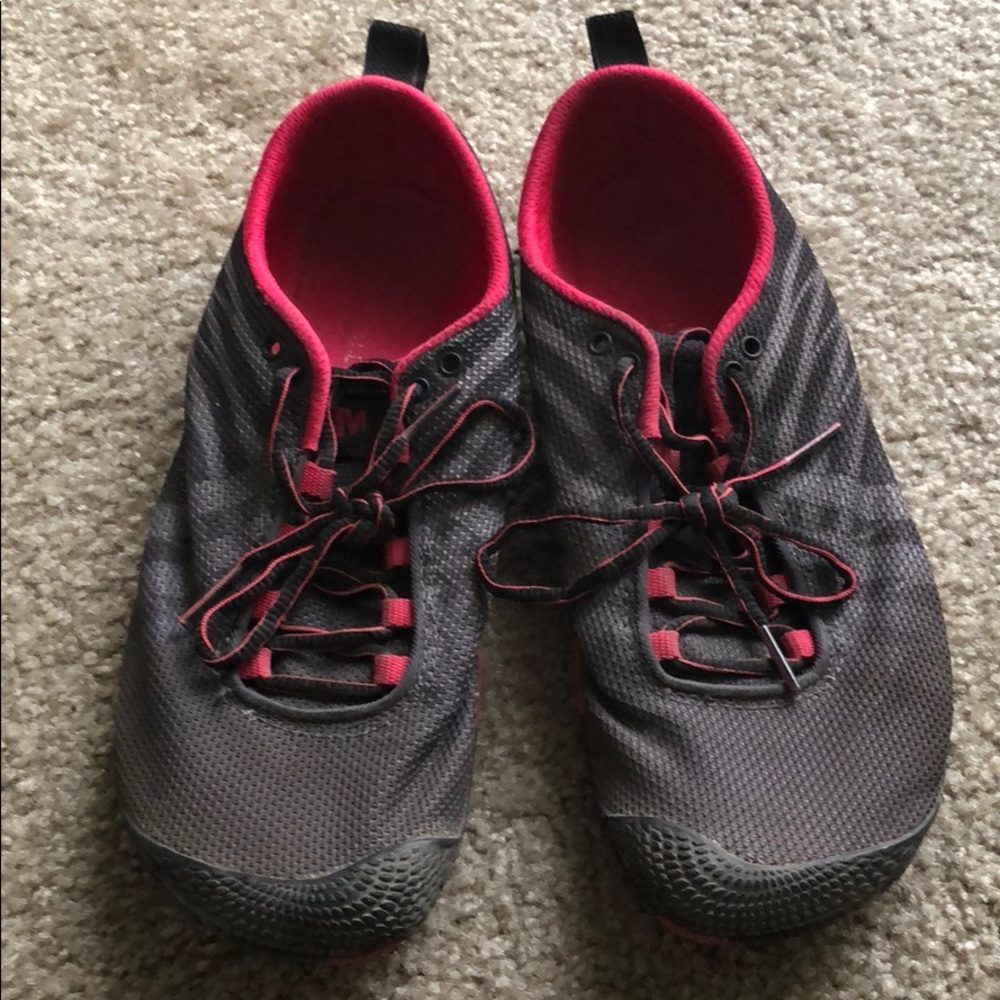 Barefoot running shoes