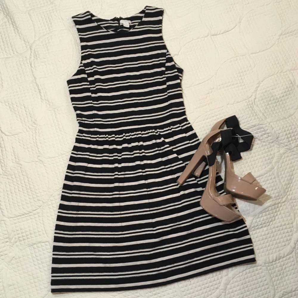 ❄️SALE❄️ J Crew Black and White Striped Zip Dress