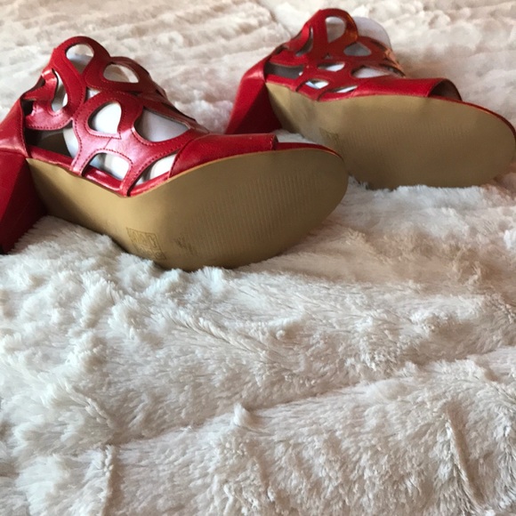 Red Caged Bootie Style Sandals - Picture 4 of 4