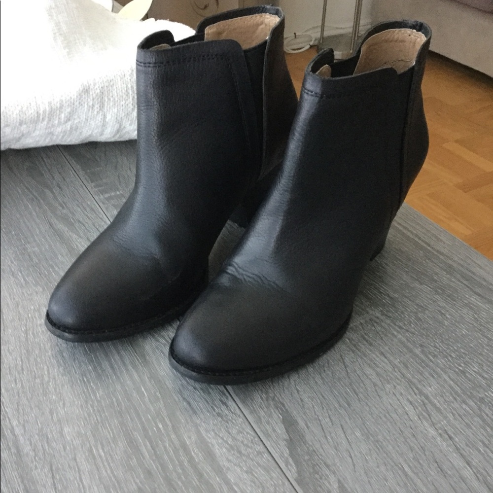 Leather booties by Splendid. Excellent condition!