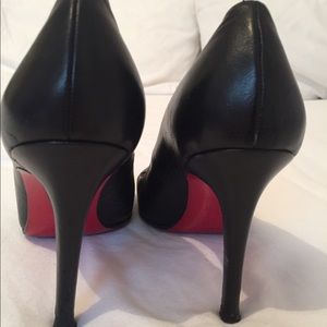 Size 37 Loubouton red soled heels
