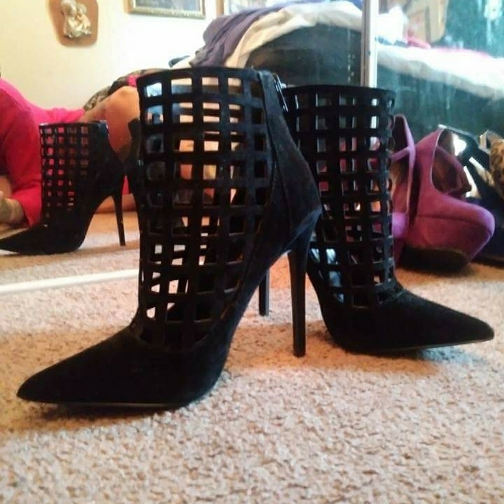High Heels - Picture 3 of 3