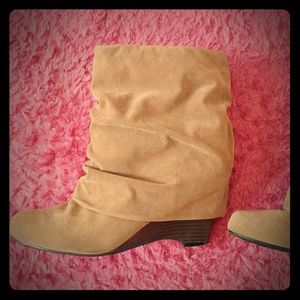 Suede like ankle wedge boot for winter
