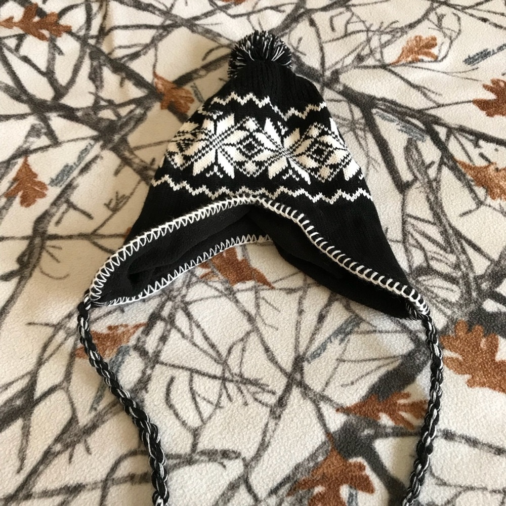 Snowflake winter hat - Picture 2 of 3