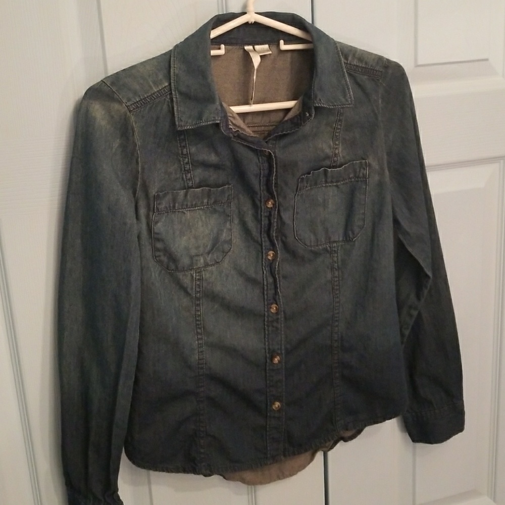 Long sleeve jean style button down shirt
