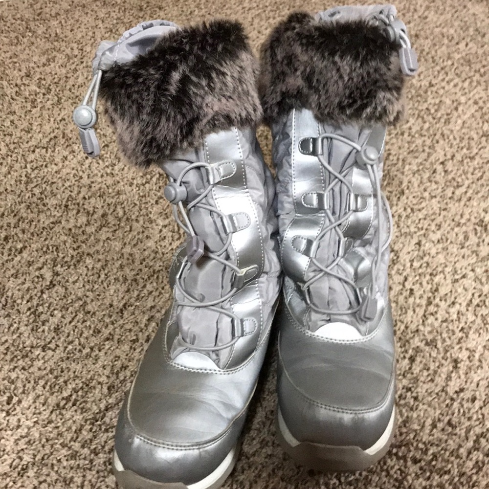Girl’s Silver Snow Boots⛄️