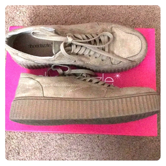 Jannely Sneakers - Picture 1 of 4