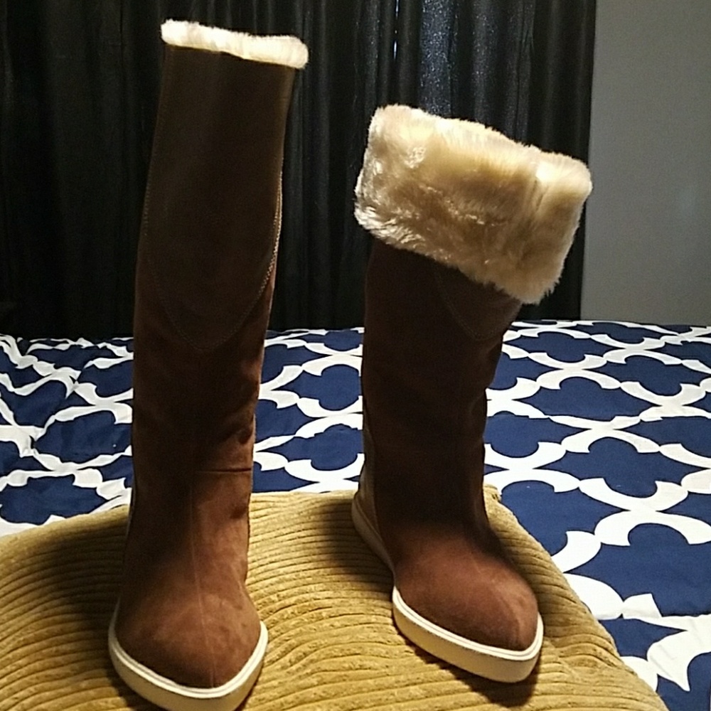 nwob. NAYA suede and leather boots size 9