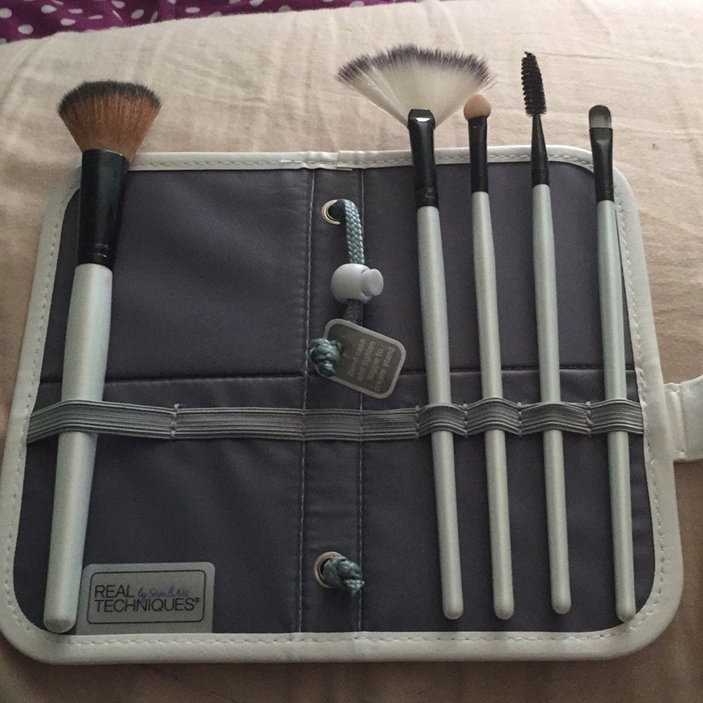Real techniques make up brush case/stand