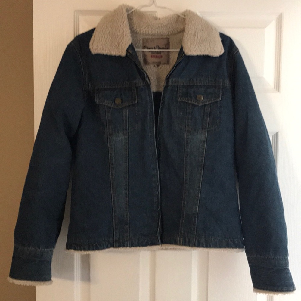Jean jacket with fleece collar. Size large
