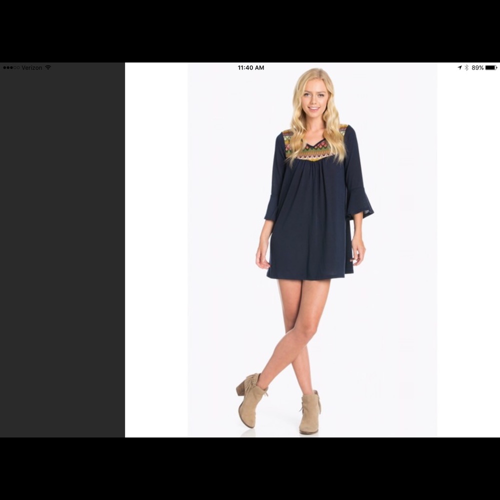🔥Beautiful navy bell sleeve dress.