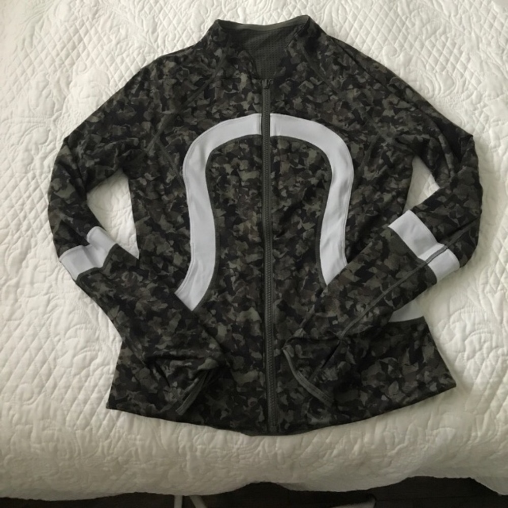 💞RARE find your bliss jacket in jungle 💞