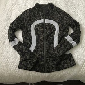 💞RARE find your bliss jacket in jungle 💞