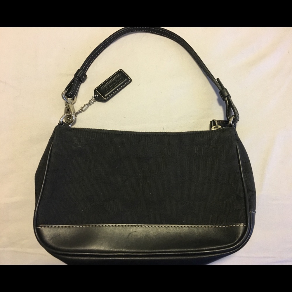 100% Authentic COACH shoulder bag.