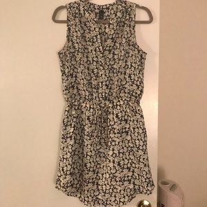 Gap floral patterned dress size small.