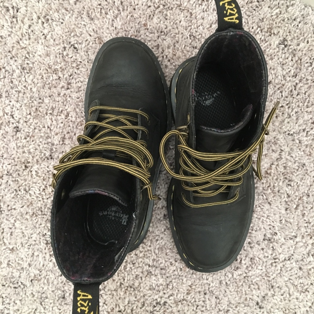 Dr. Martens (Black) barely worn super comfy!