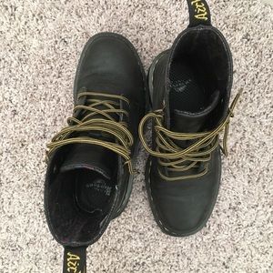 Dr. Martens (Black) barely worn super comfy!