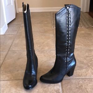 Size 7.5 beautiful, brand new black boots!